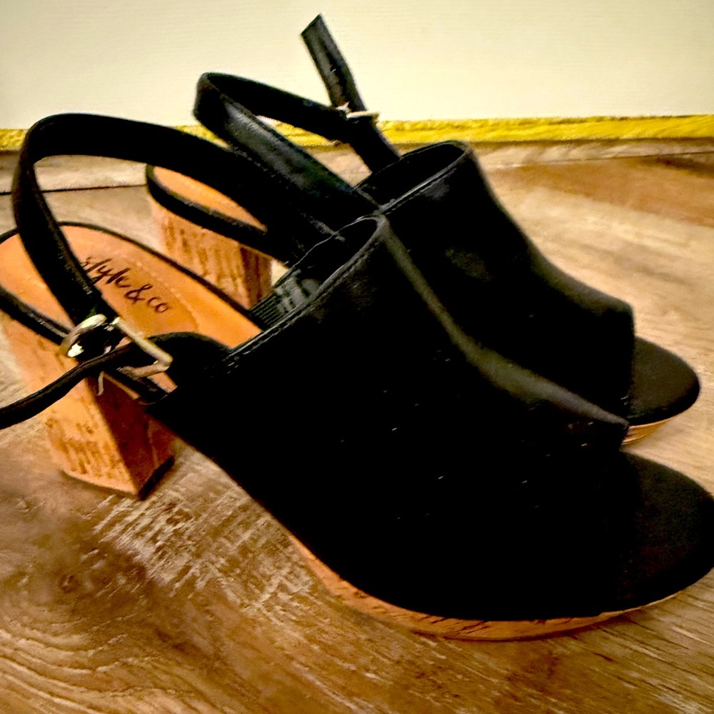 In Style women’s dress shoes